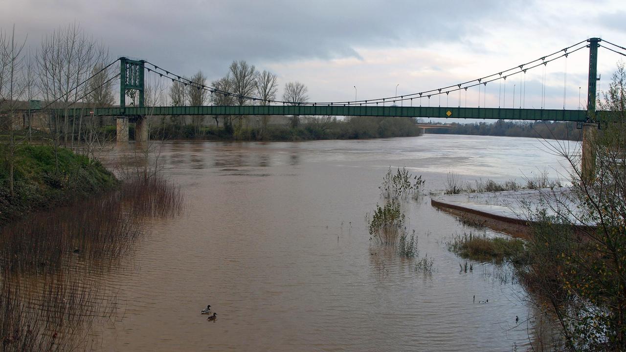 Garonne en crue à Marmande